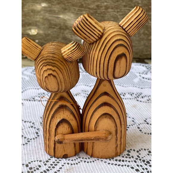 Vintage MCM Carved Wood Hugging Bears Figurine Original tags - Picture 5 of 10